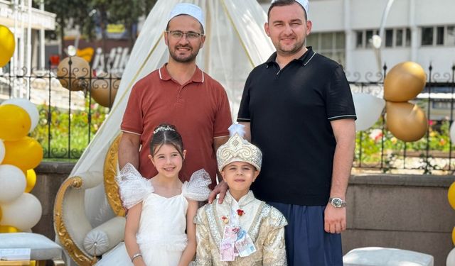 Tayyarpaşa Camii'nde Kur'an kursu öğrencisi Ömer Asaf'ın sünnet mutluluğu