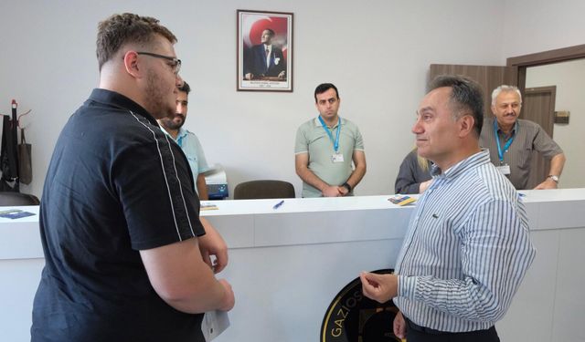 TOGÜ'de kayıt heyecanı; Rektör Yılmaz öğrencileri karşıladı