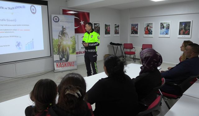 Atık toplayıcılarına Kızılay'dan trafik eğitimi