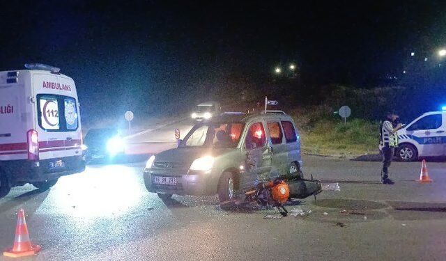 Çorum'da otomobil ile motosiklet çarpıştı: 3 yaralı