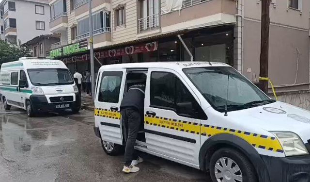 Eşini çalıştığı markette tabancayla öldürüp, intihar etti