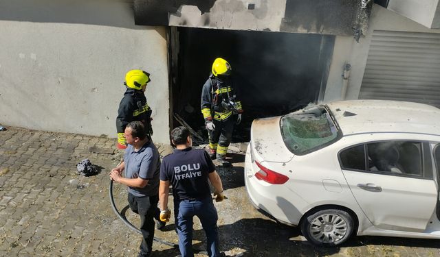 Garajda çıkan yangın otomobile sıçradı; 1 kişi yaralandı, 2 kişi dumandan etkilendi