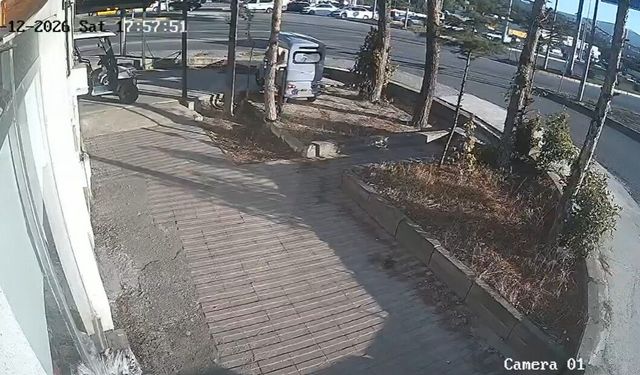 Karabük'te otomobilin çarptığı yaya ağır yaralandı; kaza anı kamerada