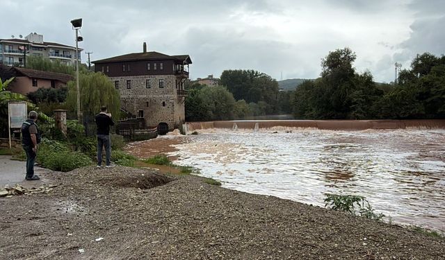 Köpüren Bartın Irmağı'ndan inceleme için numune alındı