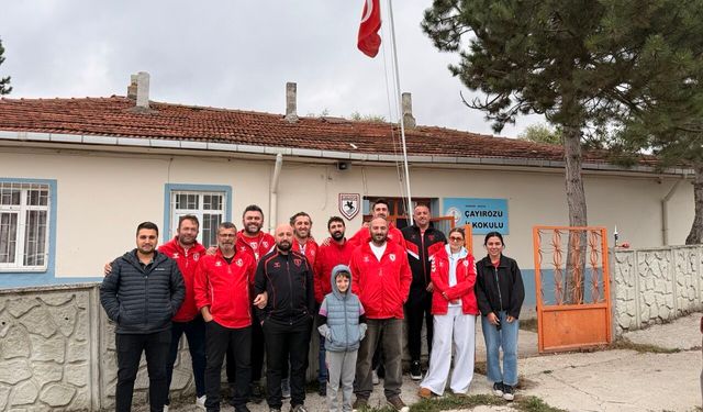 Samsun'da kırsaldaki öğrencilere Samsunspor çantası