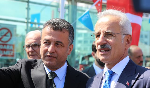 Samsun'da yeni tramvaylar raylara indi