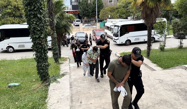 'Sokaklar Güvende' operasyonundaki 53 şüpheliden 21'i adliyede