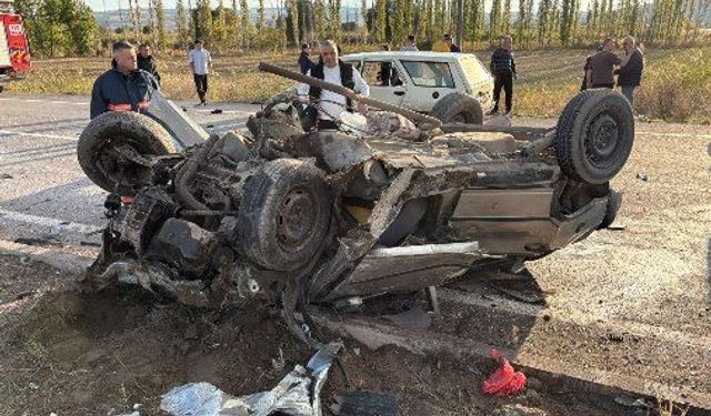 Çorum'da iki otomobil çarpıştı: 7 yaralı