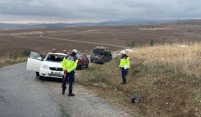 Çorum'da otomobil takla attı: 2 yaralı