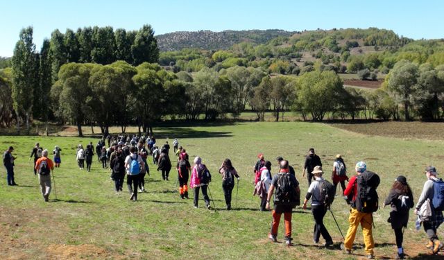 Doğaseverler 'Tepesi Delik Obruğu'na hayran kaldı