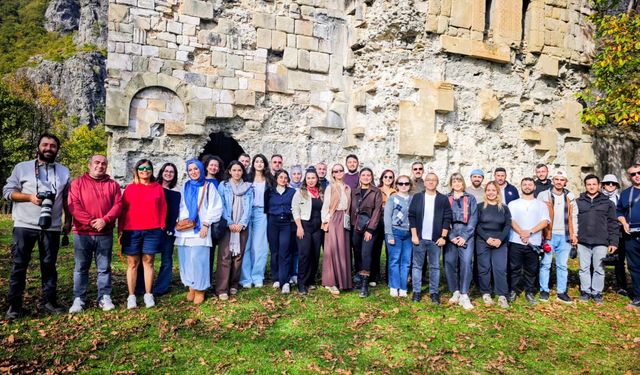 Foto safariyle ilçenin tarihi ve doğal güzelliklerini keşfettiler/ Ek fotoğraflar