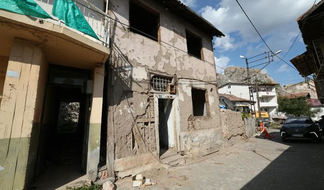 Tokat'ta riskli alanlarda yıkım çalışması başladı