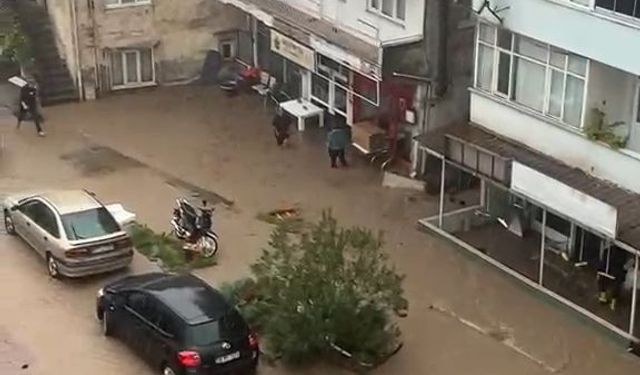 Zonguldak'ta cadde ve sokaklar göle döndü