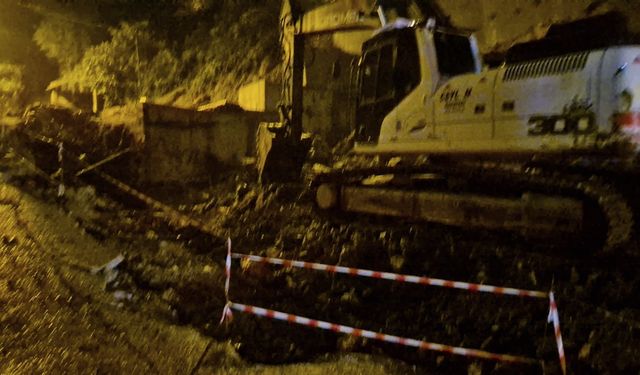Zonguldak'ta yağış nedeniyle evin duvarı çöktü