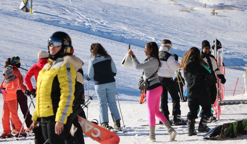 450 bin tatilcinin geldiği Kartalkaya'da kayak sezonu kapanıyor