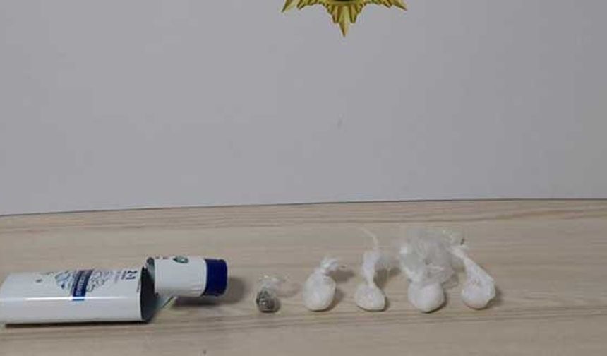 İstanbul'dan Samsun'a uyuşturucu taşıyan şüpheliye havalimanında gözaltı