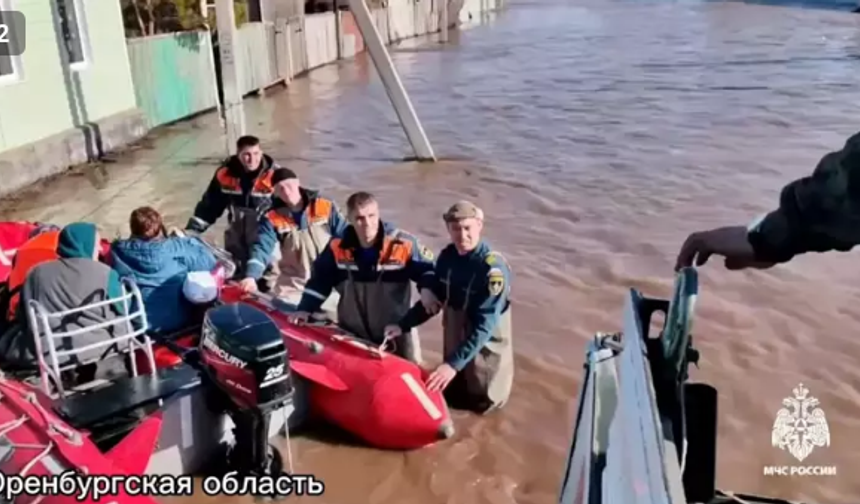 Rusya’da sel sonucu barajın patlamasıyla yüzlerce kişi tahliye edildi