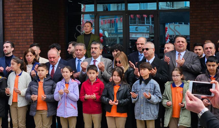 Bakan Tekin, kansere yenik düşen Selin anısına yaptırılan okulun açılışını yaptı
