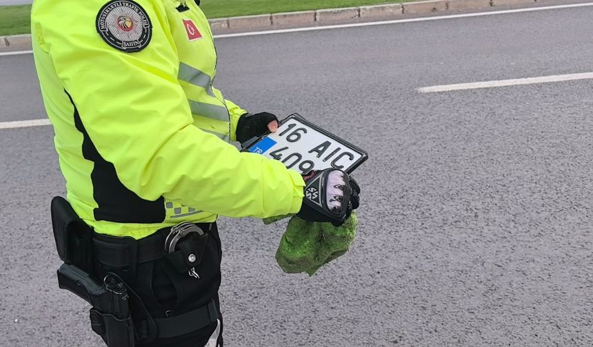 Bursa'da 'dur' ihtarına uymayan motosikletli, kaza yapması sonucu yakalandı