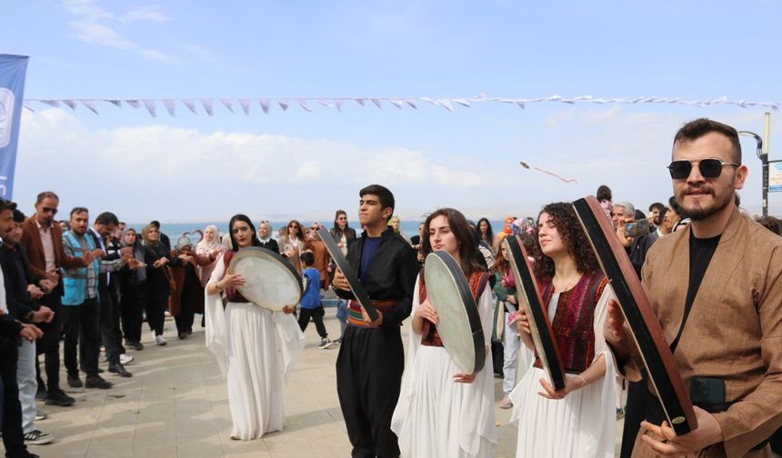Edremit Belediyesi, çocuk şenliği düzenledi