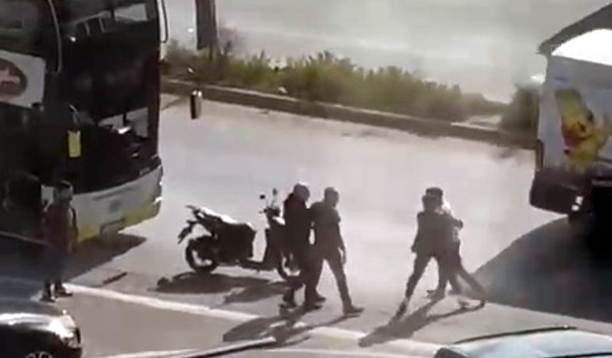 İstanbul- Avcılar'da sürücülerin kavgası kamerada