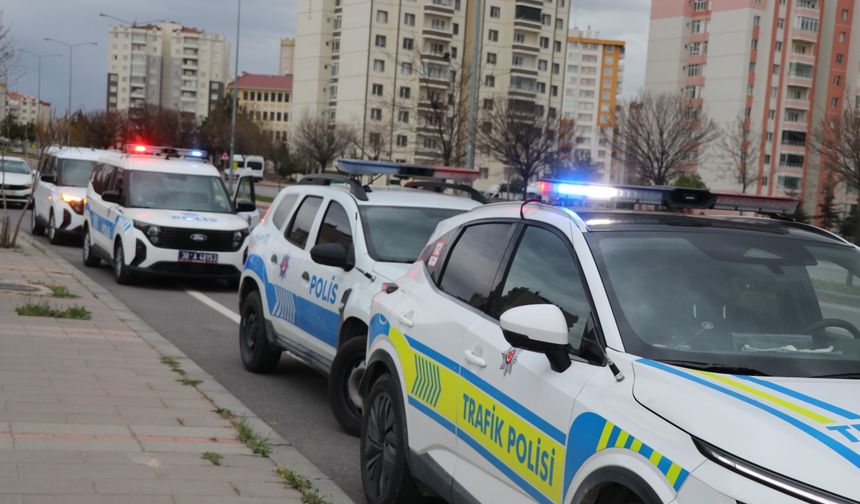 Kayseri'de özel halk otobüsü ile otomobil çarpıştı: 9 yaralı