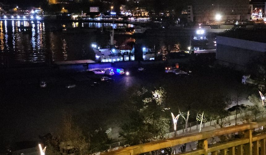 Limanda sahasındaki vinç, yangında kullanılamaz hale geldi