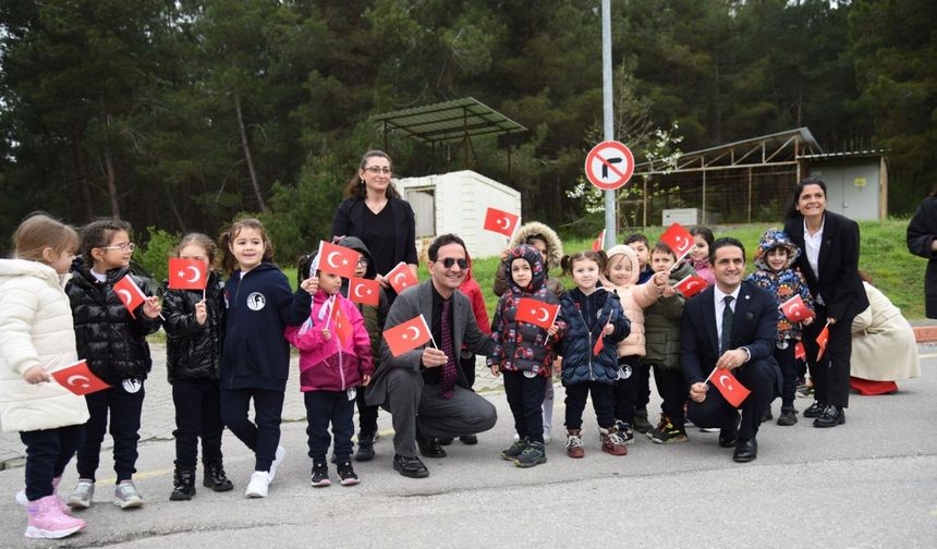 Rektör Prof.Dr. Aydın, 23 Nisan’da koltuğunu çocuklara bıraktı