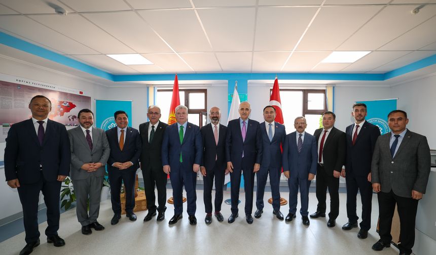 TBMM Başkanı Kurtulmuş, Bişkek'te Maarif Okulu'nu ziyaret etti
