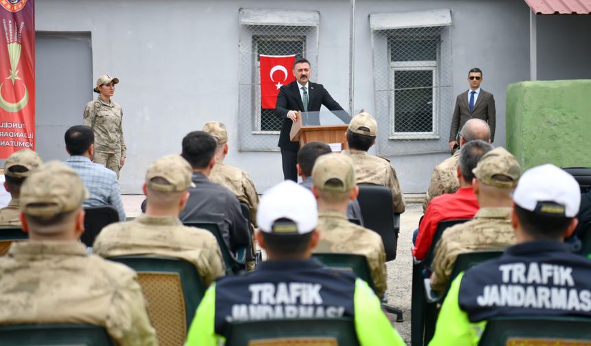 Tunceli'de 15 yıl önce PKK'lılarla çıkan çatışmada şehit olan 5 asker için anma töreni