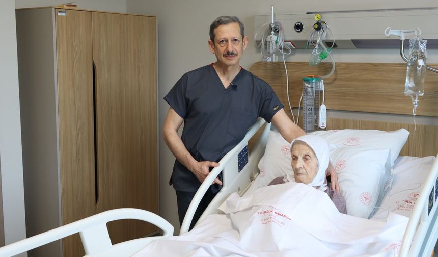 104 yaşındaki hasta, kapalı kalp ameliyatıyla sağlığına kavuştu