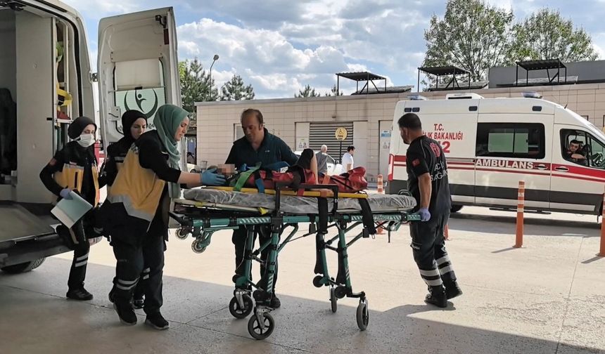1'inci katın balkonundan düşen 6 yaşındaki Ensar yaralandı