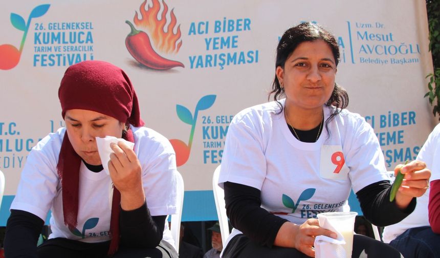 3 dakikada 398 gram acı biber yiyip, yarım altın kazandı