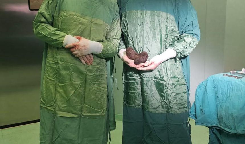 9 yaşındaki çocuğun midesinden saç yumağı çıktı