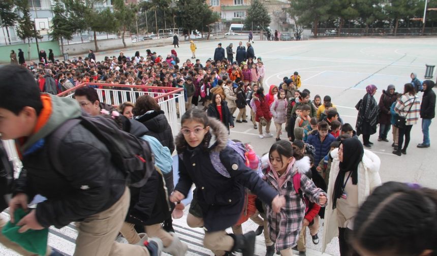 Amasya’da 3 dakika arayla 4.4 ve 4.2 büyüklüğünde 2 deprem (2)