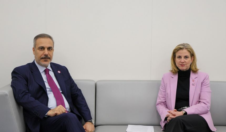 Bakan Fidan, Varşova'da temaslarına devam ediyor