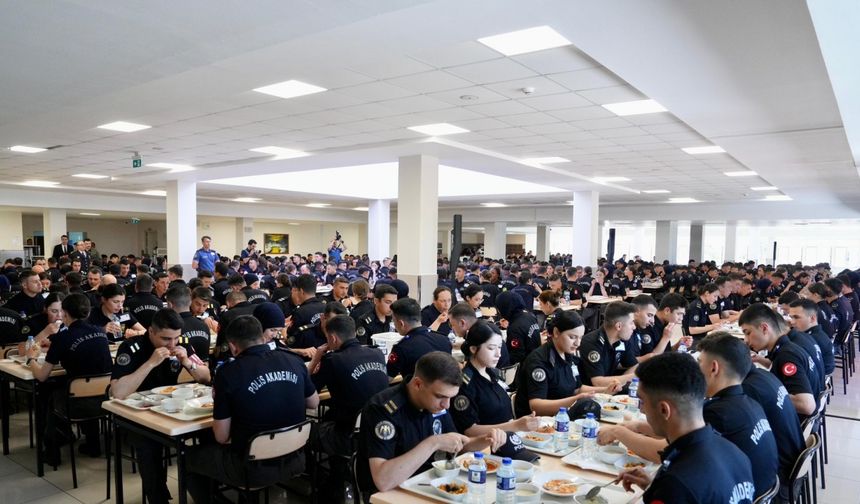 Bakan Yerlikaya'dan Polis Akademisi'ne ziyaret