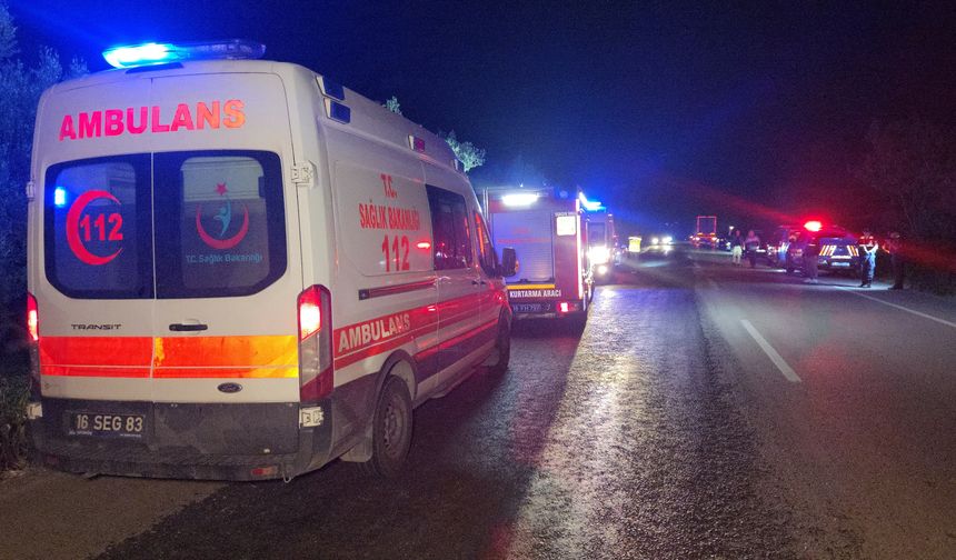 Bursa'da TIR ile otomobil çarpıştı: 1 ölü, 1 yaralı