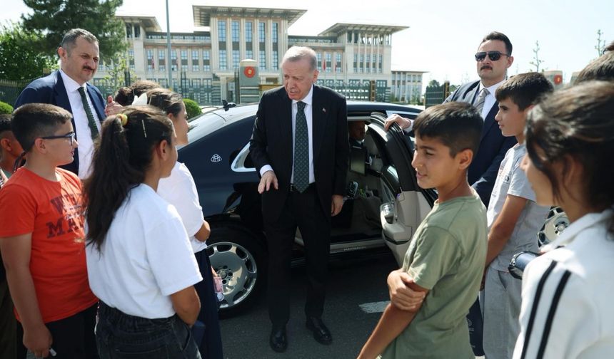 Cumhurbaşkanı Erdoğan, Adıyamanlı çocuklarla bir araya geldi