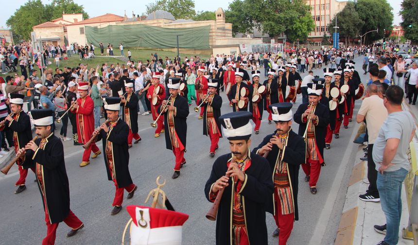 Edirne'de fetih ruhu; şahi topları eşliğinde Meriç Köprüsü'nden geçtiler/ Ek fotoğraflar