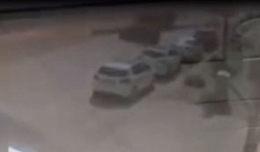Gaziantep'te halk otobüsüne çarpan otomobildeki çifti ölüm ayırdı; kaza kamerada