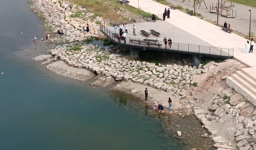 Geçen yıl 10 kişi boğulmuştu; su altındaki tehlikeleri görüntüleyip, uyardılar