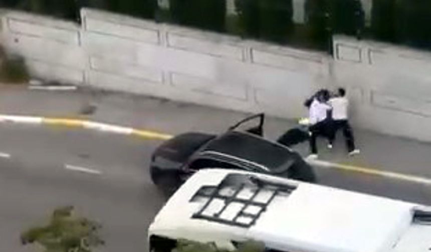 İstanbul - Avcılar’da tekmeli yumruklu trafik kavgası kamerada