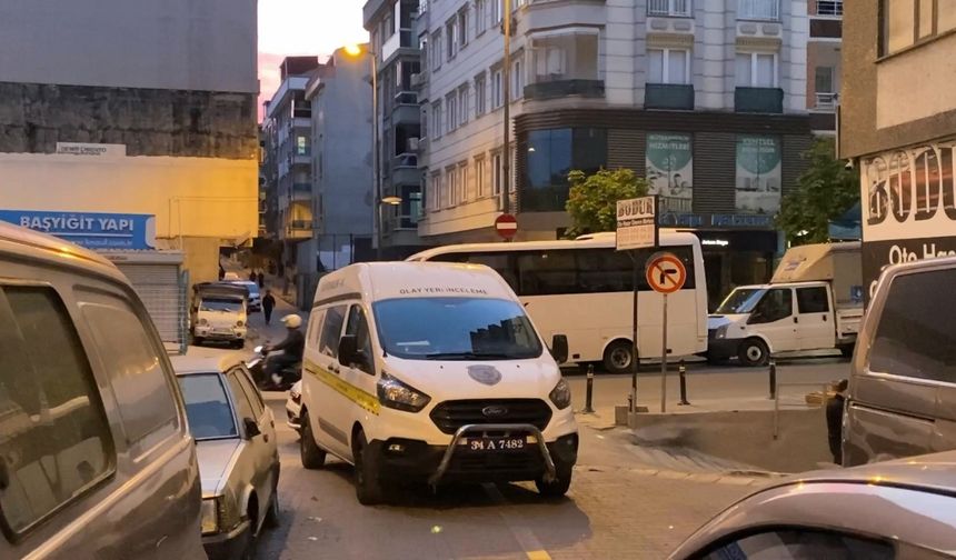 İstanbul- Bahçelievler'de telefonla tehdit edip para istediler, ret cevabı alınca iş yerini kurşunladılar