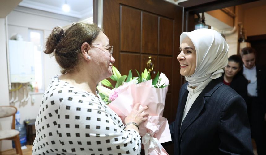 İstanbul - Bakan Göktaş'tan devlet korumasındaki çocukların gönüllü annesi Gürel'e Anneler Günü ziyareti