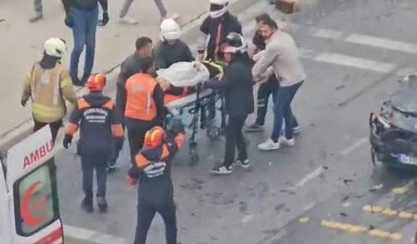 İstanbul - Beylikdüzü’nde zincirleme kazada 4 kişi yaralandı