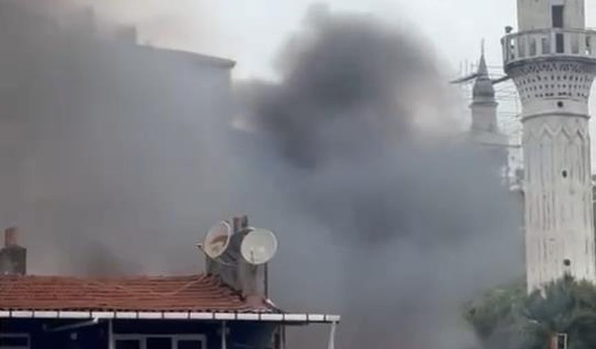 İstanbul - Fatih'te 3 gecekonduda yangın-1