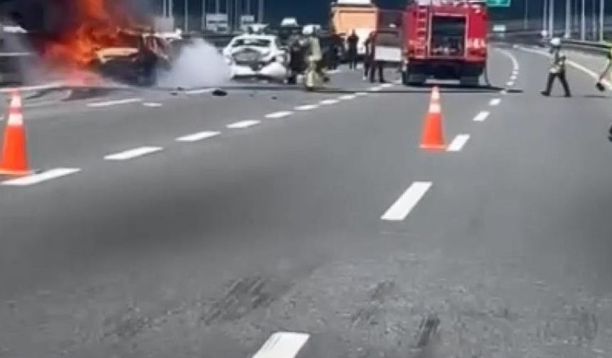 İstanbul - Kuzey Marmara Otoyolu'nda zincirleme kazaya karışan araçlarda yangın; son anda kurtuldular: 3 yaralı - 3 / Ek görüntülerle geniş haber
