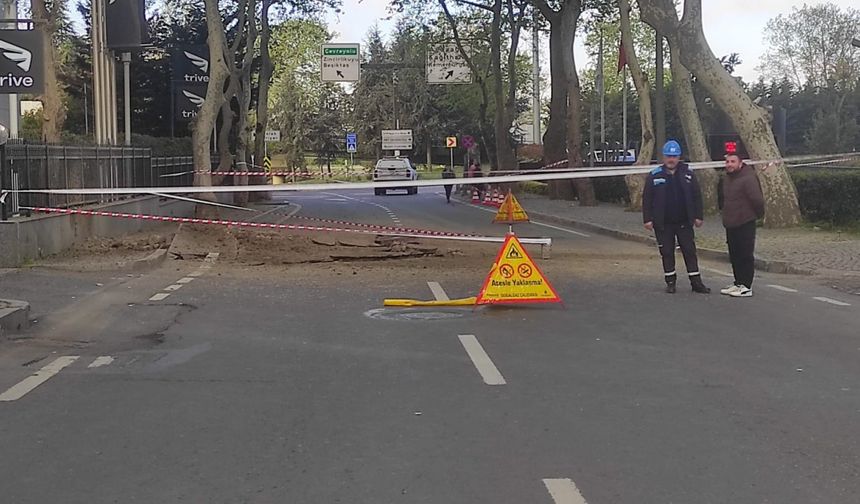 İstanbul- Sarıyer'de yolda çökme; Eski Büyükdere Caddesi trafiğe kapatıldı- 1 / Ek görüntüler
