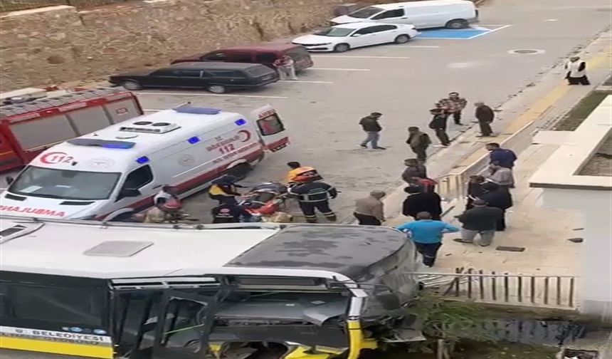 İstinat duvarını aşıp, otomobilin üstüne düşen otobüsün şoförü 55 gün sonra öldü